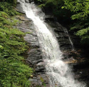 Bearfoot Falls Private 110 foot waterfall Spectacular Views